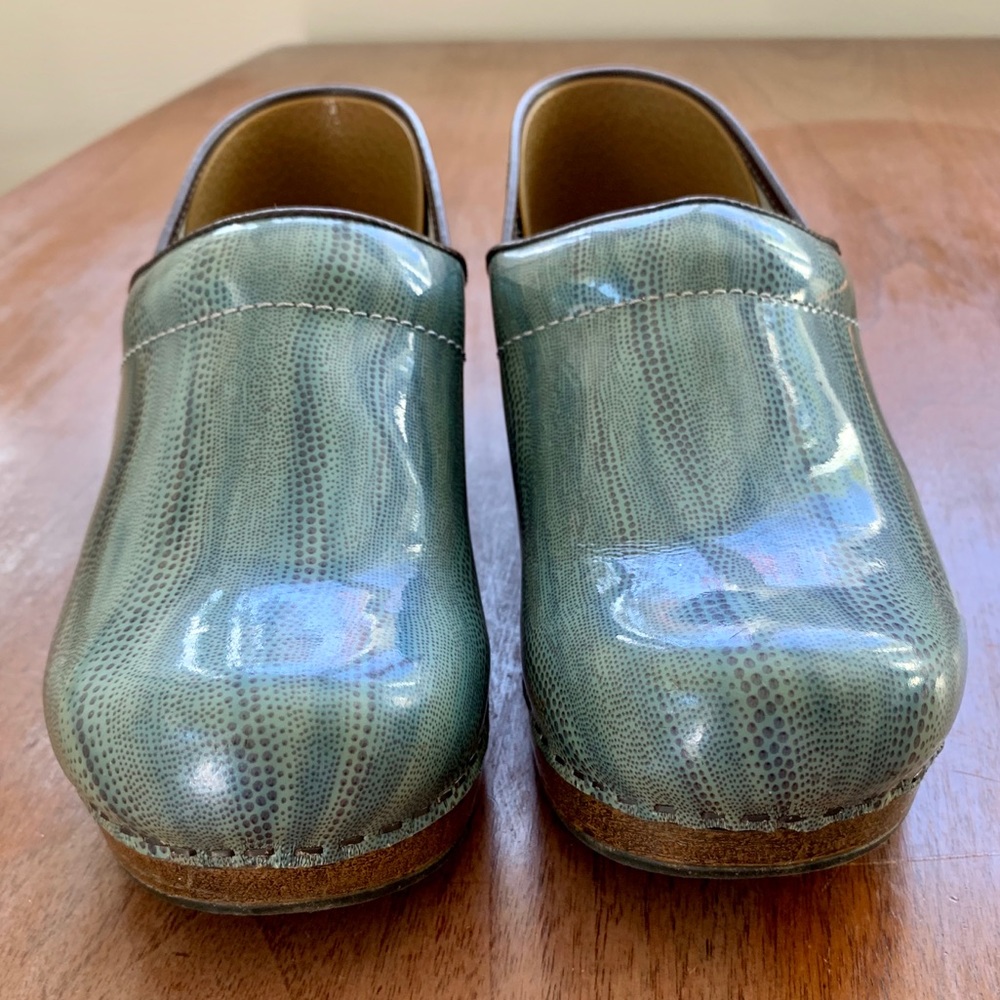 *RARE* Blue Snakeskin DANSKO Clogs UNICORN 🦄 39